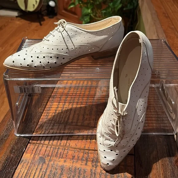 Rare Vintage 80s Women's White Perforated Lace-Up Leather Shoes Italy sz 7.5 Pl